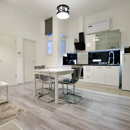 Standard By Hi5- Csengery Street Budapest