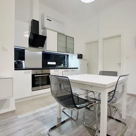 Apartment Standard By Hi5- Csengery Street Budapest