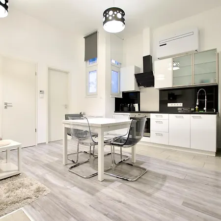 Standard By Hi5- Csengery Street Budapest