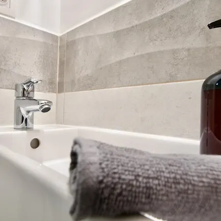 Apartment Standard By Hi5- Csengery Street