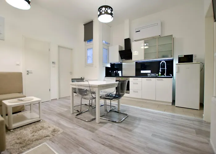 Standard By Hi5- Csengery Street Budapest